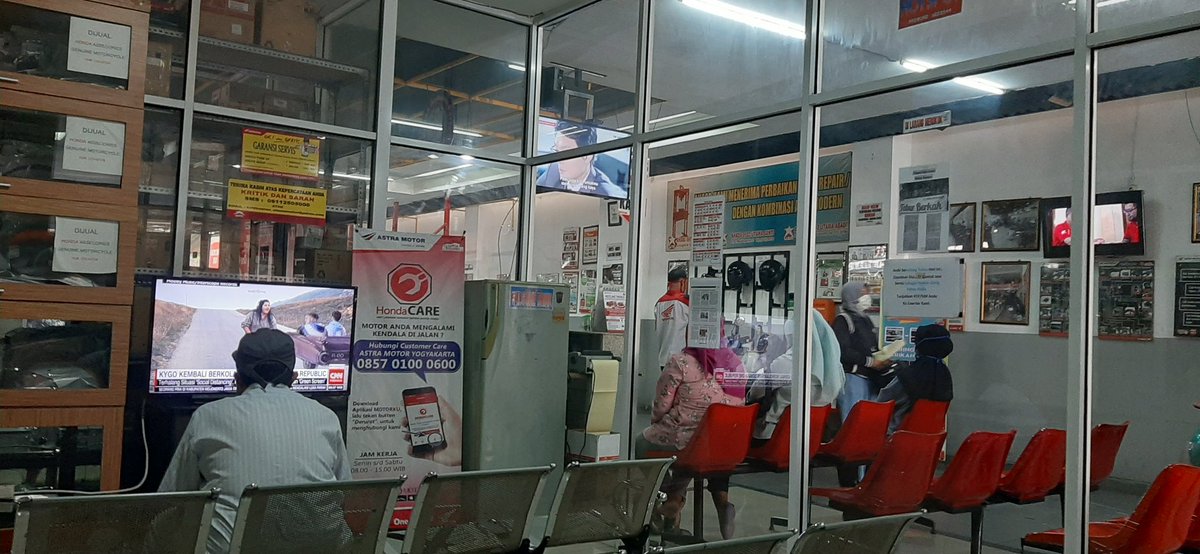 sasjend's tweet photo. servis kedua msh 1420 km, blm sampai empat ribu km, tp sdh masuk empat bulan 😅. Biar enteng dan nyuss. #MotorX @AstraHondaCare https://t.co/FtCvwobXOB