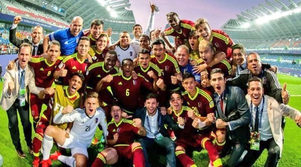 CopaAmericaTw's tweet photo. Bienvenida @VinotintoTW 🇻🇪 a la #CopaAmericaUSA https://t.co/N4zoe58zPP