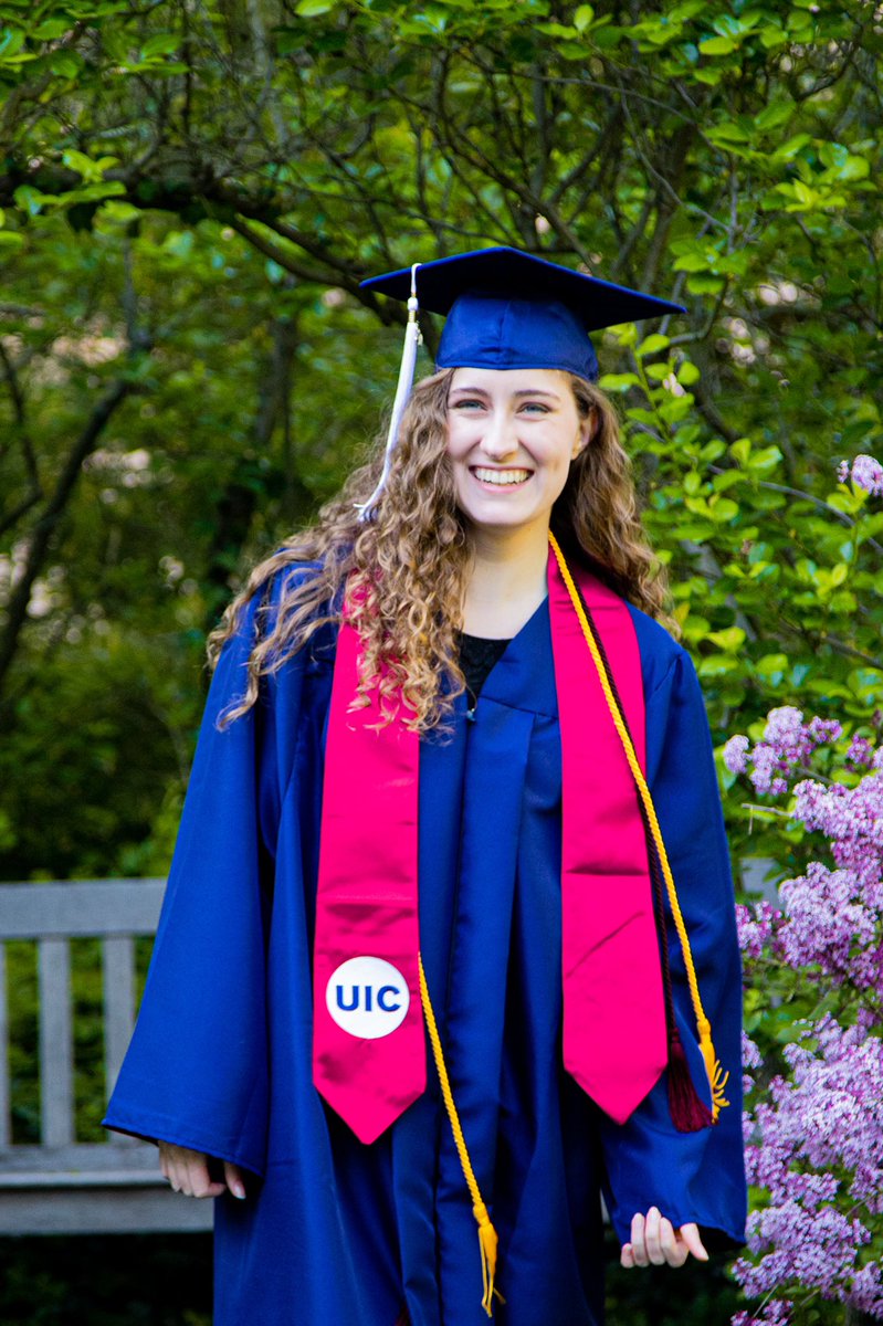 seefeellive's tweet photo. Hey grads! And parents of grads! I’m offering socially distance mini graduation sessions for $150. Message me or email now to book yours!

#photography #chicagophotographer #graduation2020 #collegegraduation #highschoolgraduation #uic #familyphotography #chicago https://t.co/9Dad6Cpnku