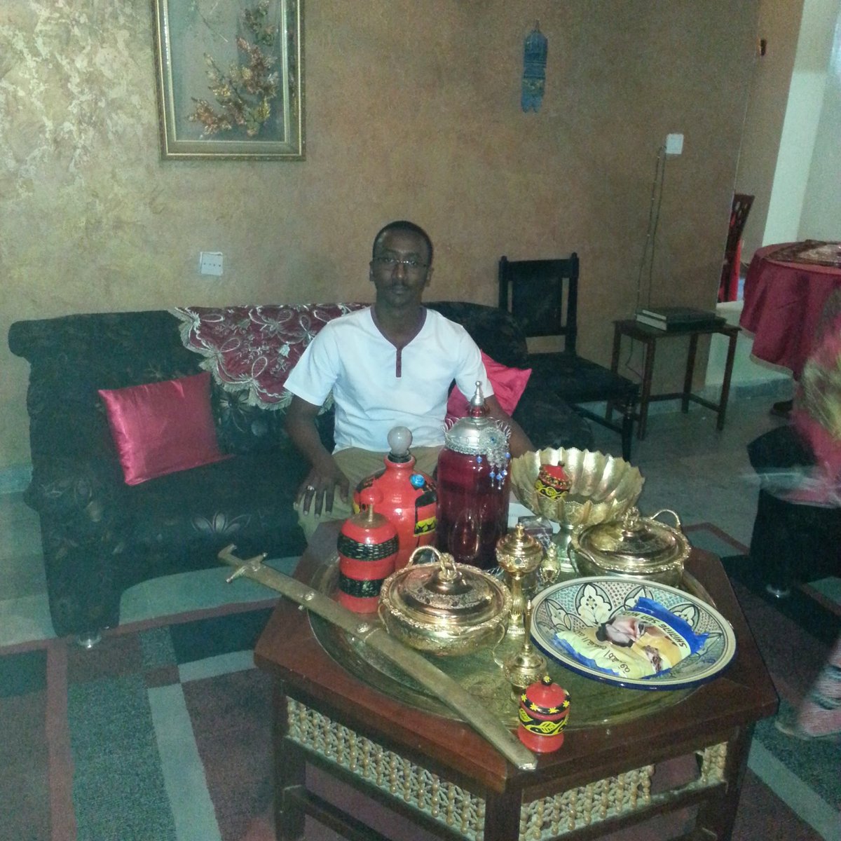 يوم تلقانا عارضين في أم خديدا نادي  
ويوم تلقانا فُقاره وشيوووخ آآآلهادي   
يوم فوق جقله شاقين الوعر والوادي   
ويوم اسياد كُماج وخبرنا جايبو الرادي