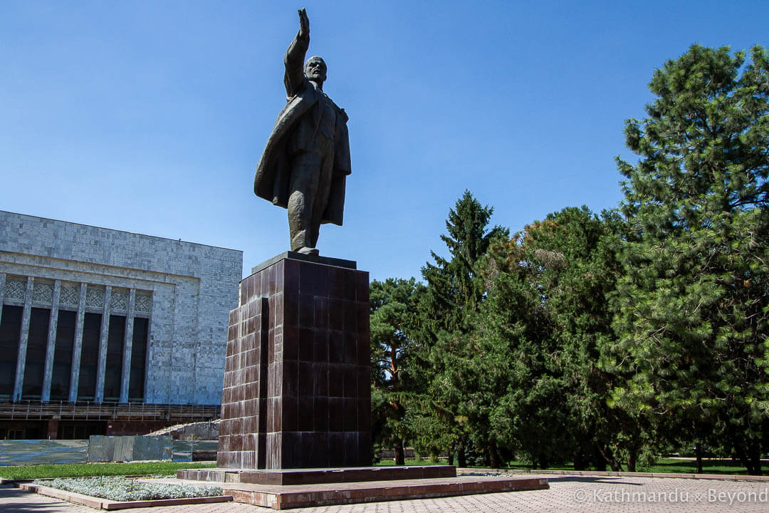 MarPagesTWL's tweet photo. #Photo: Monument to Vladimir Lenin in Bishkek, #Kyrgyzstan #travel #sovietmonument https://t.co/BqMMwr1uZz via @KathmanduBeyond https://t.co/rX1hW1TcOu