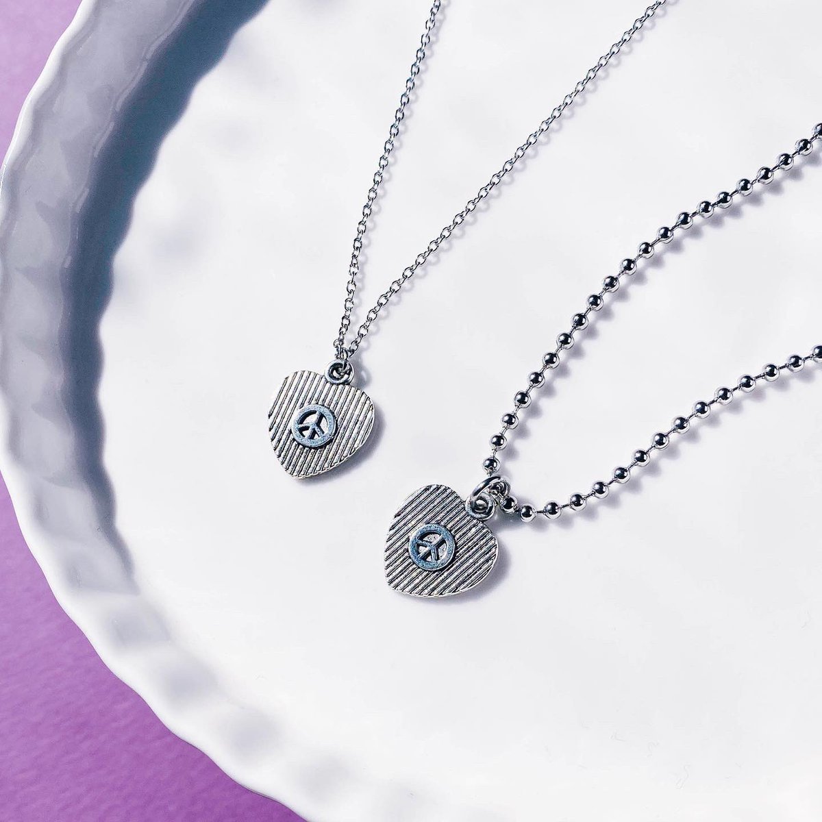 하트피스 목걸이 업데이트💜 

ハートピース·ネクリスアップデート💜 

Heart Peace Necklace updated💜

🇰🇷/KRW👉🏻 bit.ly/3hbbaPf
🌐/USD👉🏻 bit.ly/2ziUrs7
🇯🇵/JPY👉🏻 bit.ly/2YnX2JZ