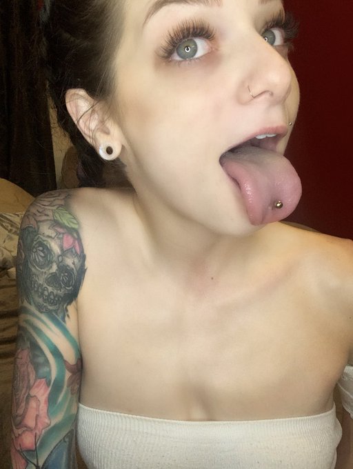 Come insert dick in mouth https://t.co/O2GGyXFrby