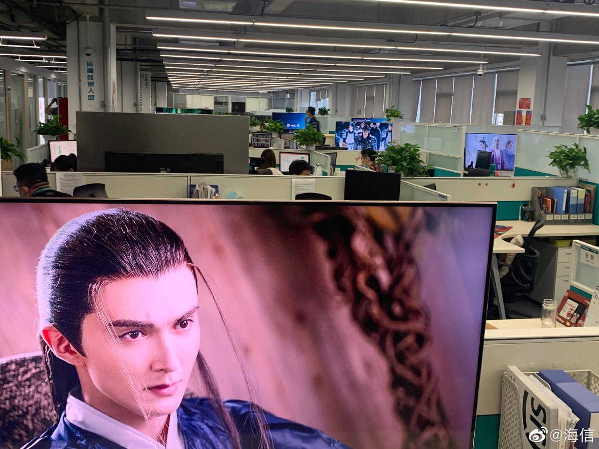 JNocturnes's tweet photo. โอ้โฮ้ววว ทำไม Hisense น่ารักอย่างนี้ ใน office เอาจอมาตั้ง แล้วเปิดรูปผลงานการแสดงของ #เกาเหว่ยกวง มาหมดค่ะ ทั้งลิขิต ฝูเหยา Heartfall Arises คนขุดสุสาน รอต้อนรับ #GaoWeiguang

ทางโน้นเค้า countdown รอเฮียกันละค่ะ ดูพวกเค้าตื่นเต้นไม่น้อยไปกว่าพวกเราเลย warm welcome มากๆค่ะ ❤️ https://t.co/SUSHtEQzlH