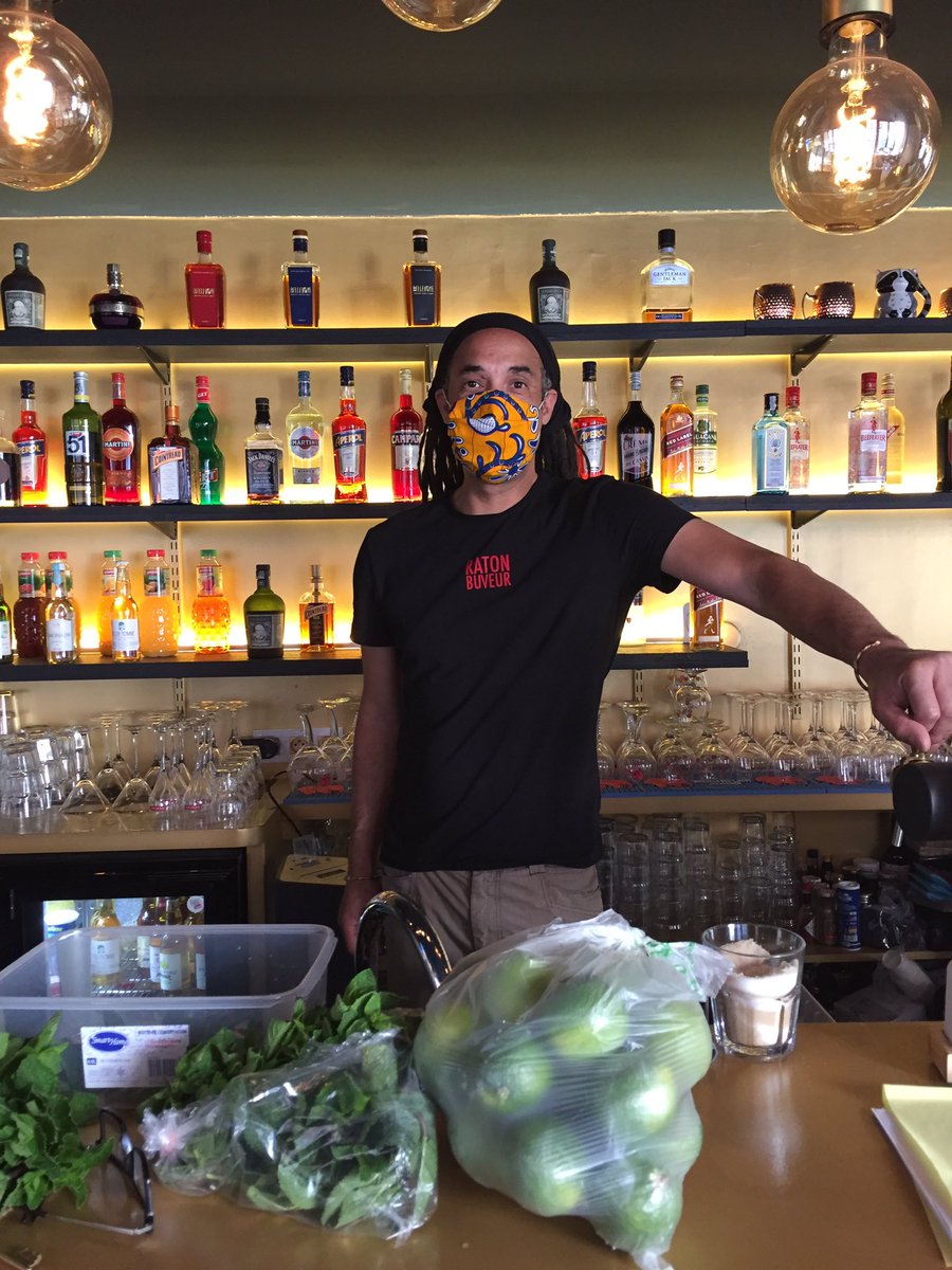 Notre chef barman prépare le bar tout en respectant les consignes sanitaires #bar #barparis #paris11