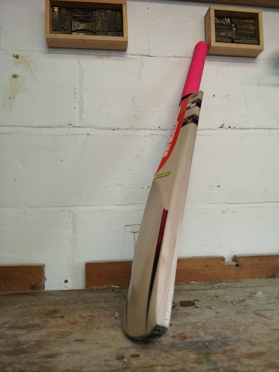 MadeByGrayNics's tweet photo. T20 refreshed with Nemesis labels - should be good for plenty more runs
#GrayNicolls #BatRepairs #CricketBat #ClassicBat https://t.co/e7s387Jikg