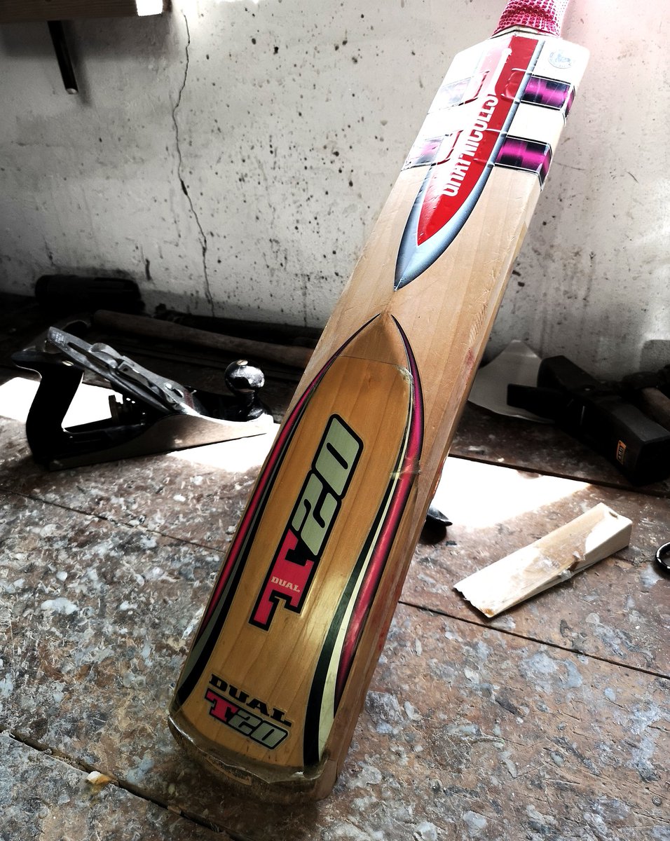 MadeByGrayNics's tweet photo. T20 refreshed with Nemesis labels - should be good for plenty more runs
#GrayNicolls #BatRepairs #CricketBat #ClassicBat https://t.co/e7s387Jikg