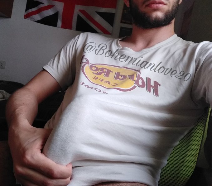 Buenos d&iacute;as!!! Me quitas la camiseta? 😏😈 https://t.co/qOTmfvuOzp
