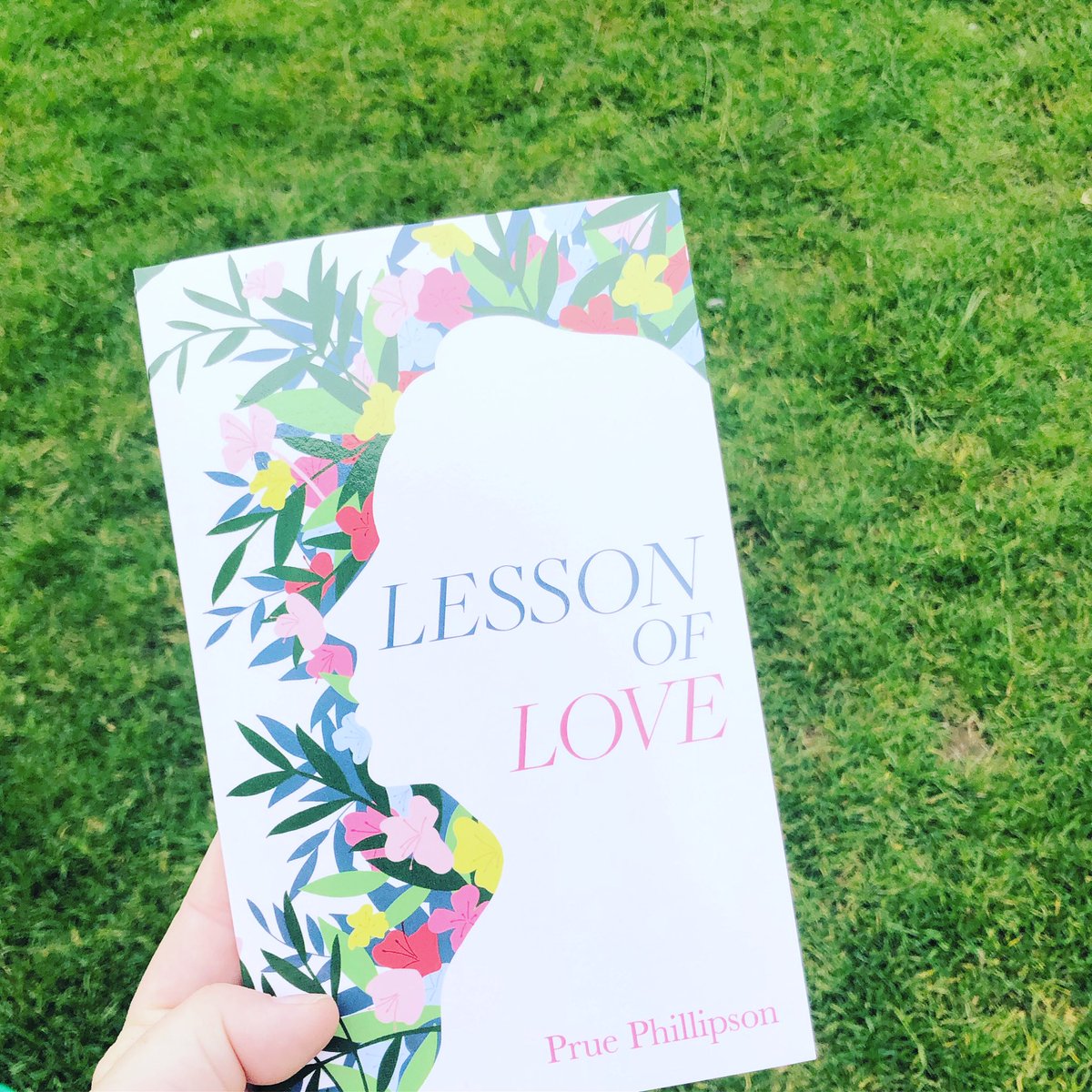 rachaelsreads_'s tweet image. I’m kicking off the #RandomThings tour for this beautifully written, heartbreaking short story 💗 

@SilverWoodBooks @annecater 
#LessonOfLove #PruePhillipson 
instagram.com/p/CBP5XmbgukL/