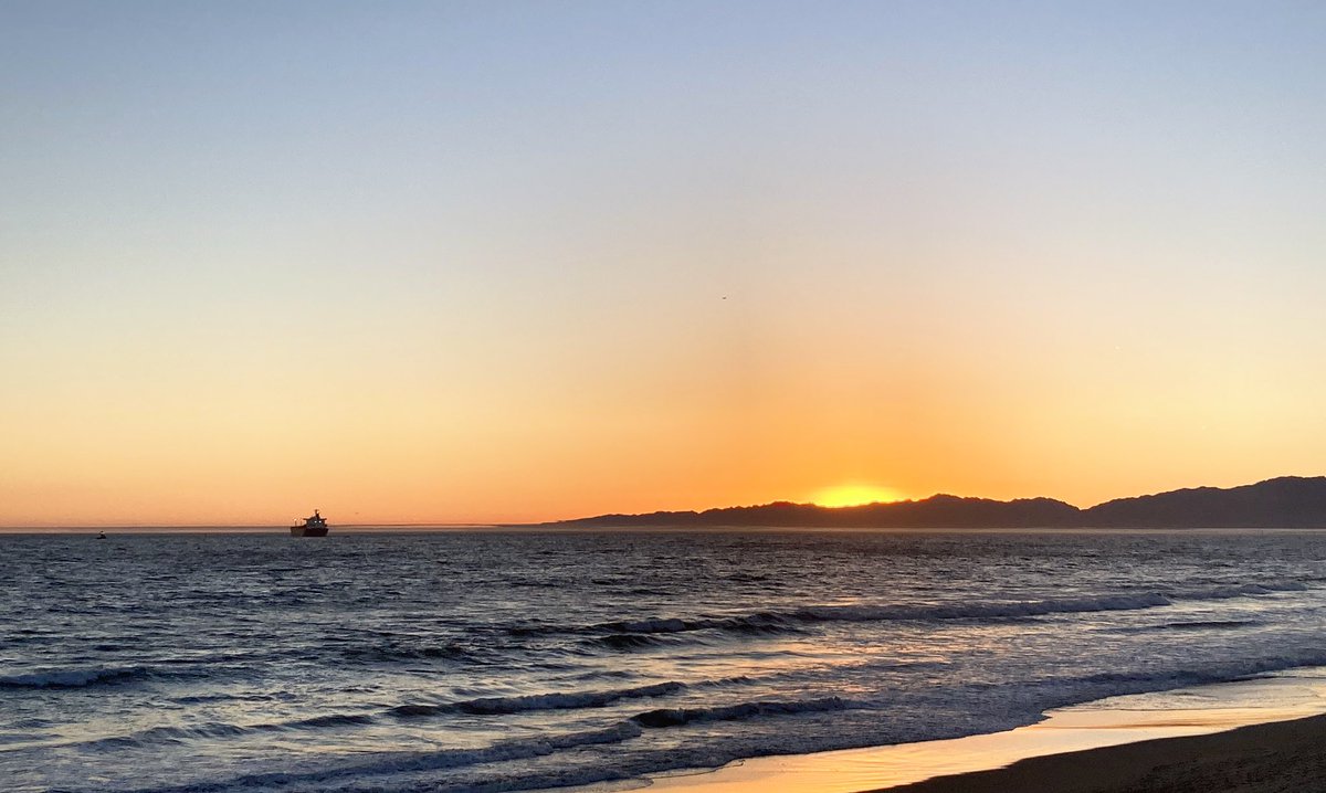 darrenhgraves's tweet image. It was epic this evening ... some ground shots- #sameSpots earlier in #MB - #southBay