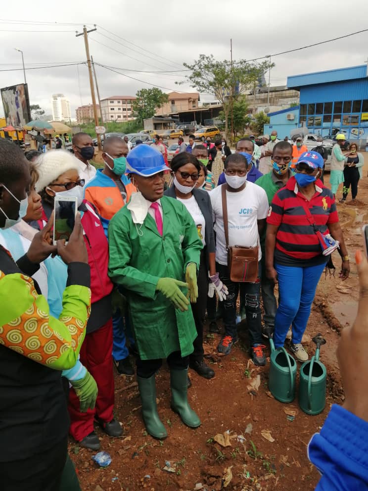 jcicameroun's tweet photo. A l'occasion de la #journeemondialedelenvironnement  ne avons pris à l'activité de planting d'arbres ds plusieurs villes du pays. Ici en images celle de la mairie de Yaounde 5 en présence de l'exécutif communal.

#IGreenCampaign
#IgreenAME
#IGreenInCameroon
#IcareForThePlanet https://t.co/bs3fST4k1e
