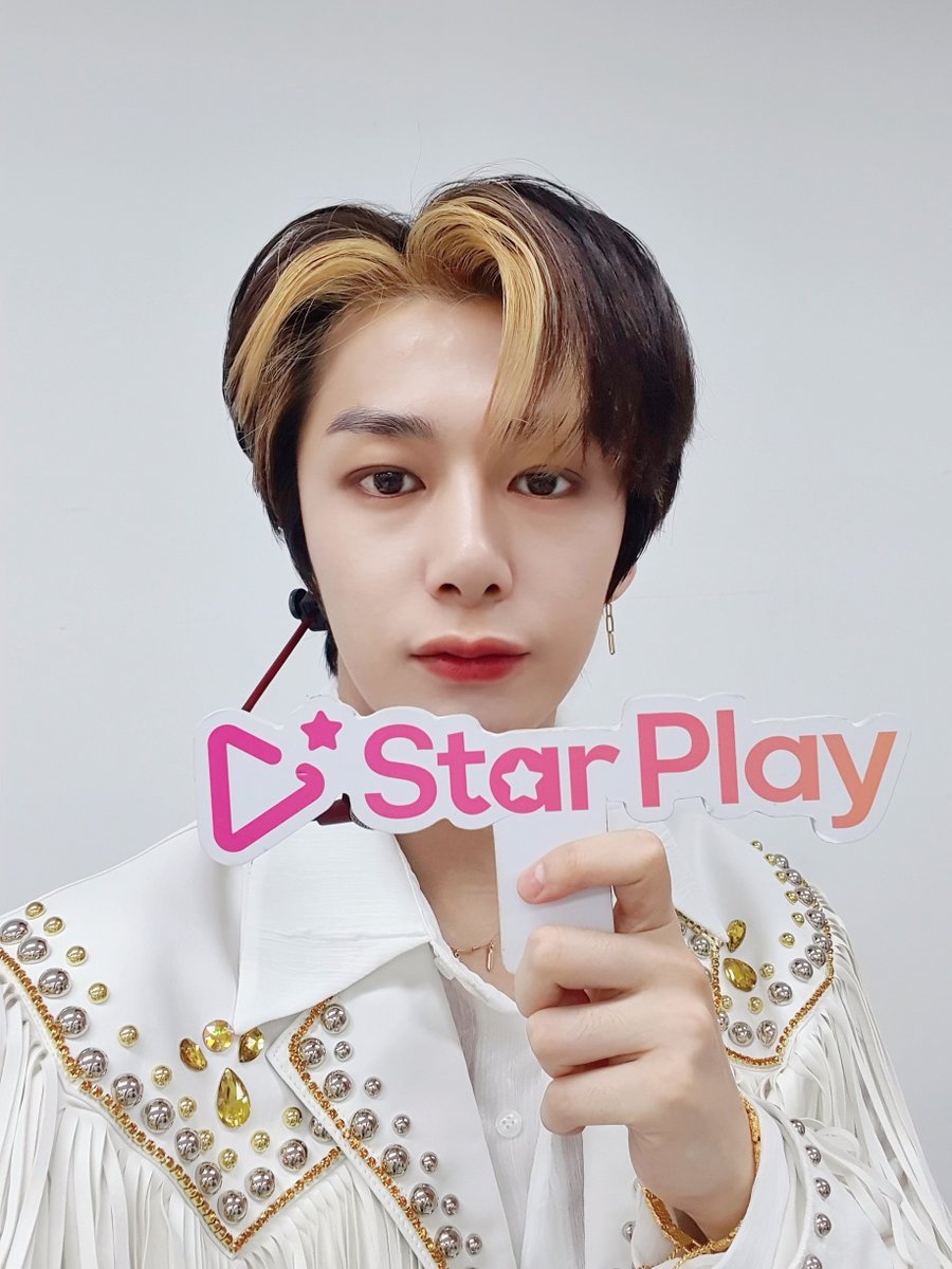 mystarplay's tweet photo. 📥#STARPLAY 로  #몬스타엑스 의 셀카가 도착했습니다😍

#몬엑 셀카 너무 좋아서 돌아버려... 저 지금 풍차에요...↪️↩️🔄

@OfficialMonstaX #MONSTAX #셔누 #민혁 #기현 #형원 #주헌 #아이엠 #스타플레이 #더쇼 #SBSMTV #THESHOW #starplay #gleammedia https://t.co/Y9IQY3Lmdu