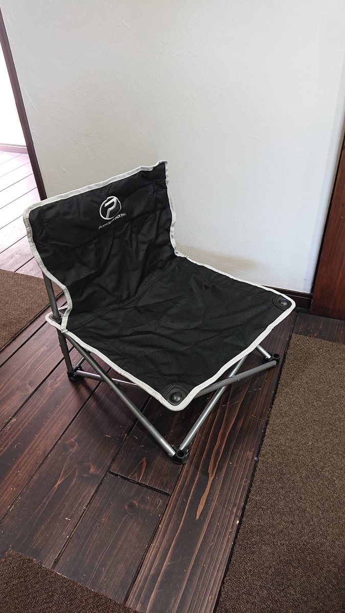 ブリ ポーター サムッジス Captain Stagジュールロースタイルイージーチェア ブラック２ １６９円 見た目は うん 値段安い 畳むと普通のアウトドアチェアと変わらない ロゴスより軽い