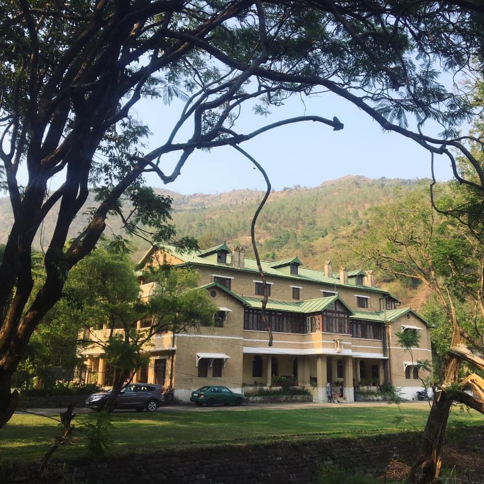 shatakshi_1's tweet photo. When Facebook memory cruelly reminds you where you were in 2019 π
#SameTimeAnotherYear #HomeInTheMountains #PahaadanAtHeart #SummerMagic #MajorMountainsMissing π https://t.co/wZMuOztnEi