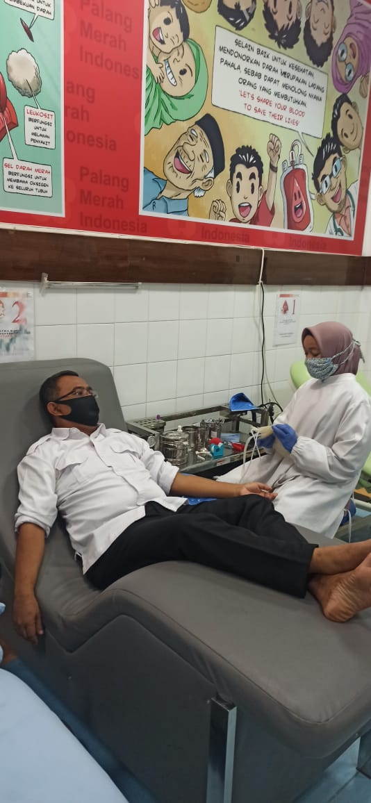 zalsufran's tweet photo. Donor darah, ikuti teladan Plt. Gub @niriansyah dan pak Sekda @dr_taqwallah. https://t.co/qo1Txv3Ivg