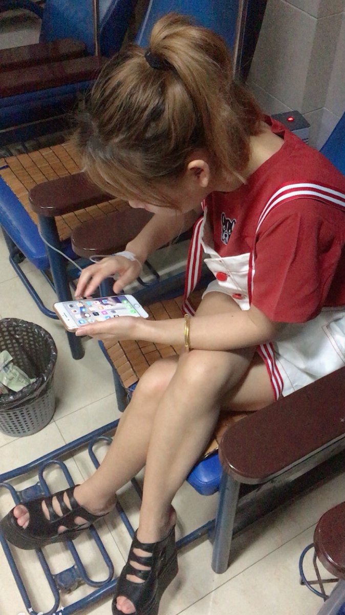 feifei1100's tweet photo. 外面打针，回去打针 https://t.co/S8fLyqpgwJ