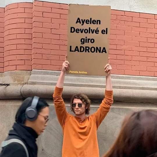 bebygonza20's tweet photo. Los mejores memes de Ayelen la ladrona de giros 🤣 https://t.co/drxlDOxqUY