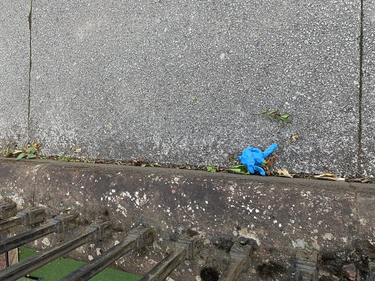 onetakewoop's tweet photo. Early morning walk today and more hazardous litter #plasticpollution #plastic #pleasebeconsiderate @GlasgowCC staff &amp; volunteers have to pick up this mess. Harmful to birds and pets too. #Glasgow https://t.co/BTOTohdy6A