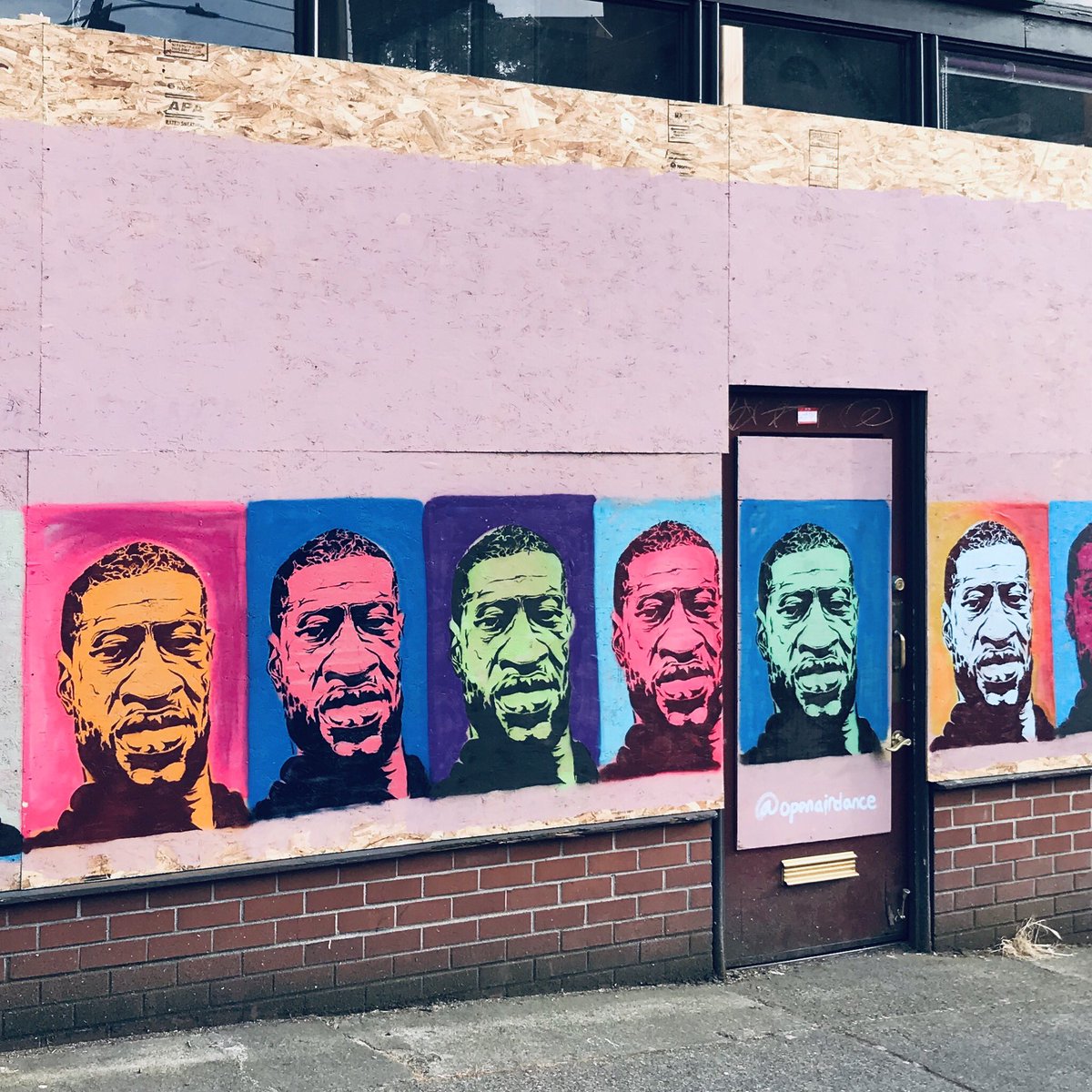 #RestInPowerGeorgeFloyd - I’m humbled by the ways I’ve fallen short, committed to learning &amp; doing better &amp; hopeful for how you’ve inspired us to improve our work <a href="/runningstart/">Running Start</a>! #BlackLivesMatter (mural by David Teichner @openairdance on Insta)