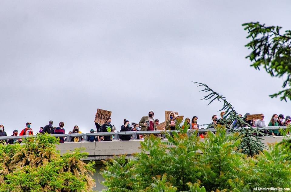 LAmmiraDesign's tweet photo. Running for #AhmaudArbery — shutting down the I-105 — view from the #OwenRoseGarden

#BlackLivesMattters #EugeneOregon #SilenceIsViolence #StopPoliceBrutality https://t.co/7XGlk4ri3S