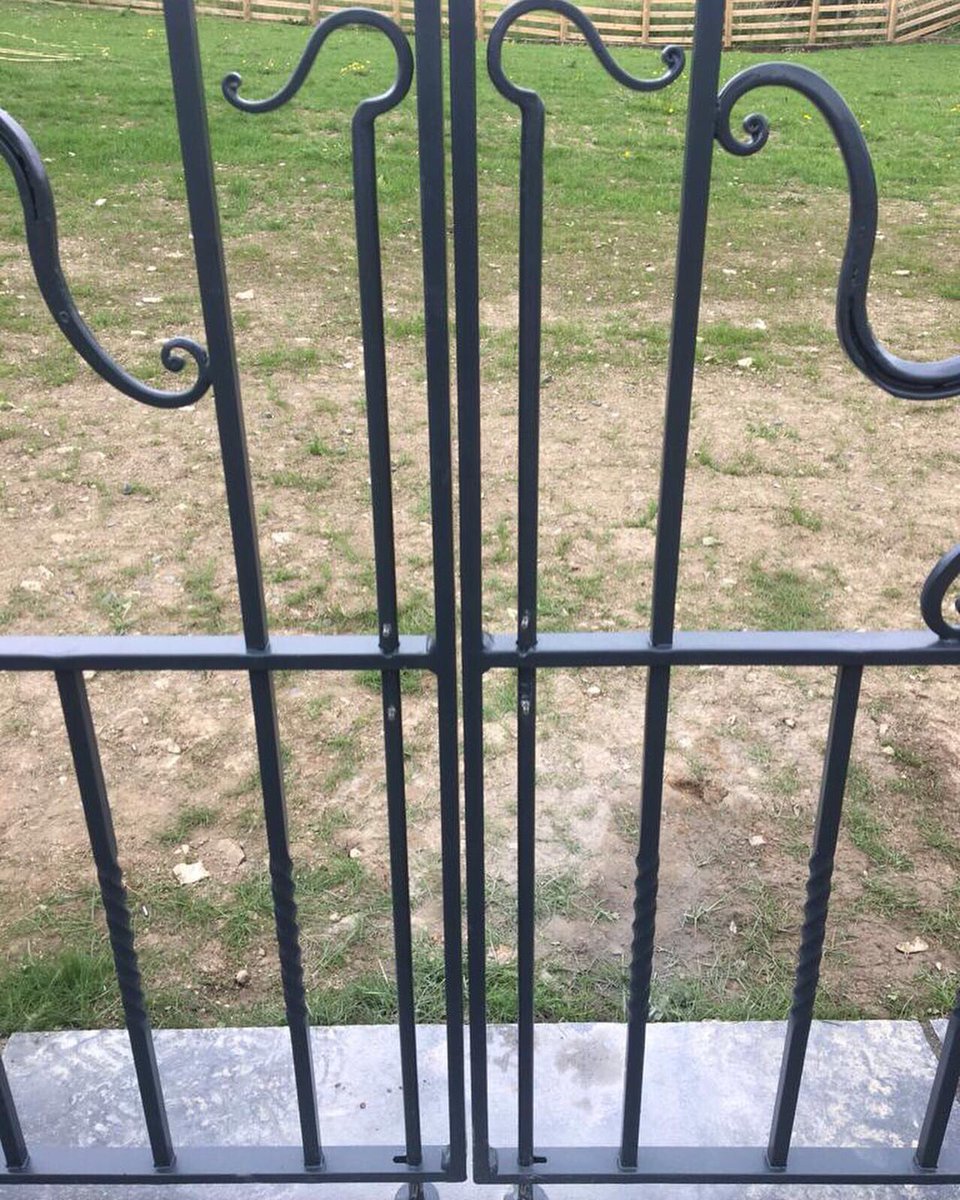 AWBMetalwork's tweet image. Handmade arch and gates 🔨 
#handmade #blacksmith #fabrication #engineering #madeinherefordshire #gates #arch