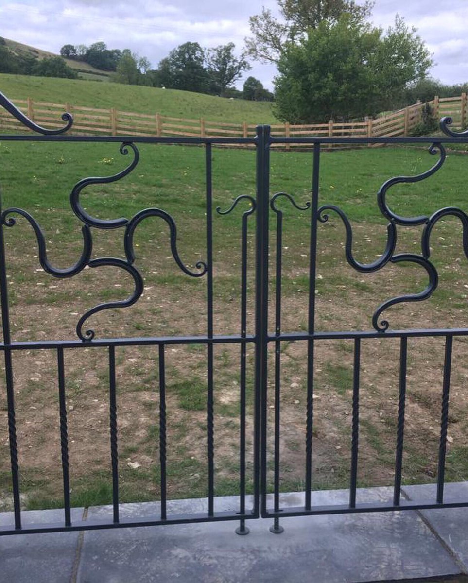 AWBMetalwork's tweet image. Handmade arch and gates 🔨 
#handmade #blacksmith #fabrication #engineering #madeinherefordshire #gates #arch