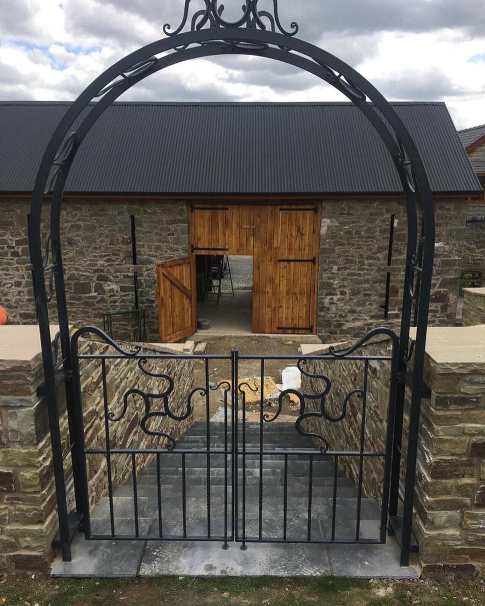 AWBMetalwork's tweet image. Handmade arch and gates 🔨 
#handmade #blacksmith #fabrication #engineering #madeinherefordshire #gates #arch