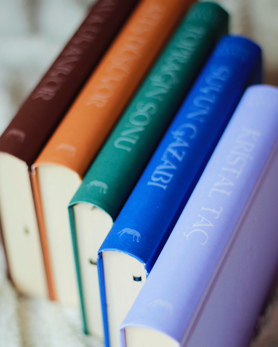 yabanciyayinlar's tweet image. Hava Uyanıyor Serisi, şimdi tüm kitapları ile raflardaki yerini aldı! 🌿 Hem son kitap olan Kristal Taç’ı heyecanla bekleyenlere hem de okumak için serinin tamamlanmasını isteyenlere duyurulur! 😍 #havauyanıyor #airawakens #elisekova  #kristaltaç