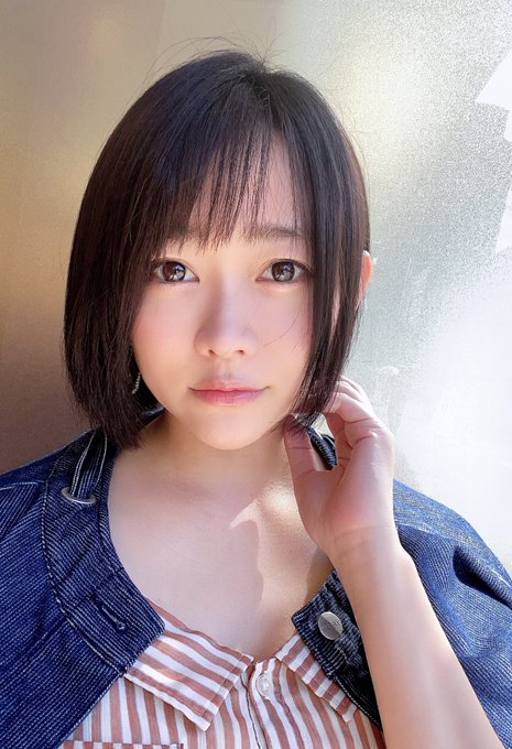 53万年ぶりに美容室行けた😭 久しぶり！私の前髪と黒髪〜😭 https://t.co/f69uCsAwsN