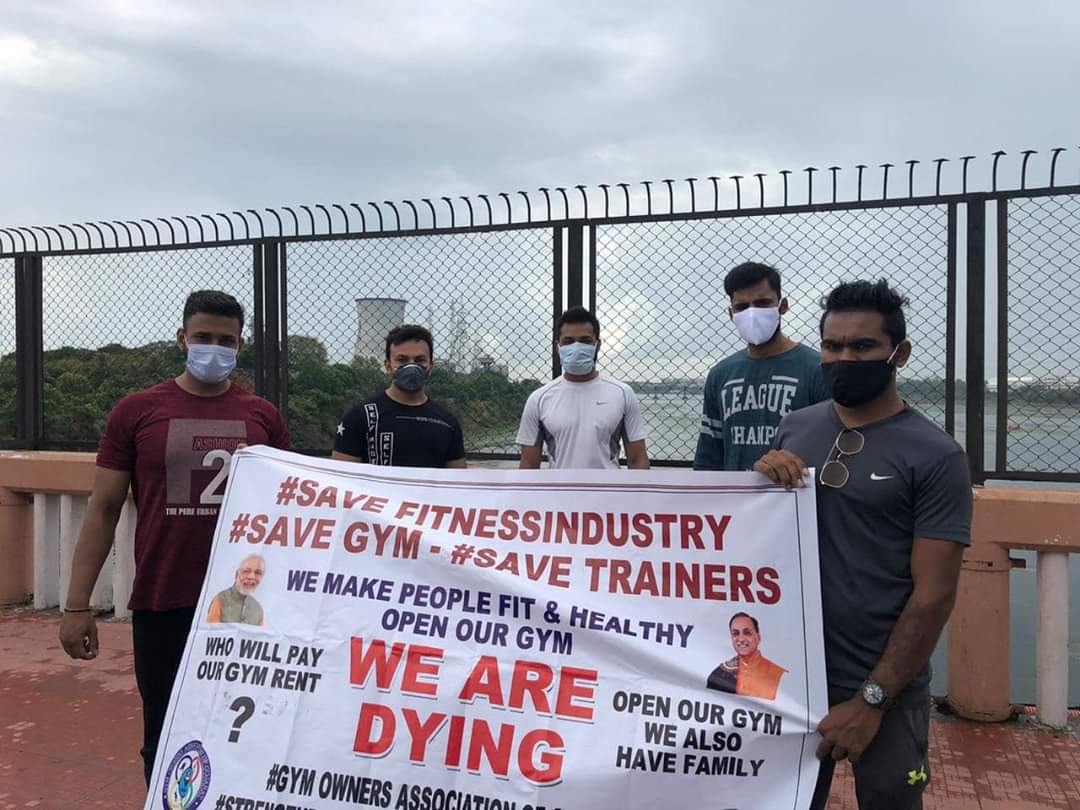 saurabhdutta22's tweet photo. #SURAT   #Share everyone 
GUJARAT.   #saveGyms 
#savetrainers #savefitindia🙏🏿
  Where is fitINDIA mission??
Government@incgeet
 @LambaAlka @GauravChawla84
@NikitajiNetaji @yogeshpanwar710
@MahenderChINC @manjumassey
 @kapilsharma_INC
 @yogeshpanwar710
@Nattashasharrma https://t.co/my5G6uBmCM