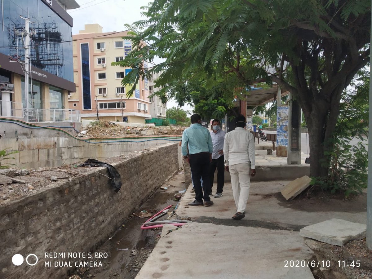 Due to heavy rains last night, few areas were inundated with water. Inspected those water stagnation points at Hitech city along with @EE_Chandanagar. Pleased to note that all of them have been cleared by our engineering wing before 7am itself. @KTRTRS @ZC_SLP @arvindkumar_ias