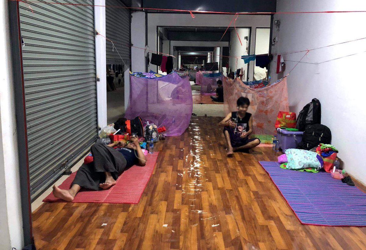 MaxMyanmar's tweet photo. Ayeyarwady Foundation continues aids for migrants in Myawaddy and Yamethin

Ayeyarwady Foundation continues contributions against COVID-19 crisis in Myanmar, arranging the .....
https://t.co/zKG6iYxdAg https://t.co/Qa21vu1Mfc