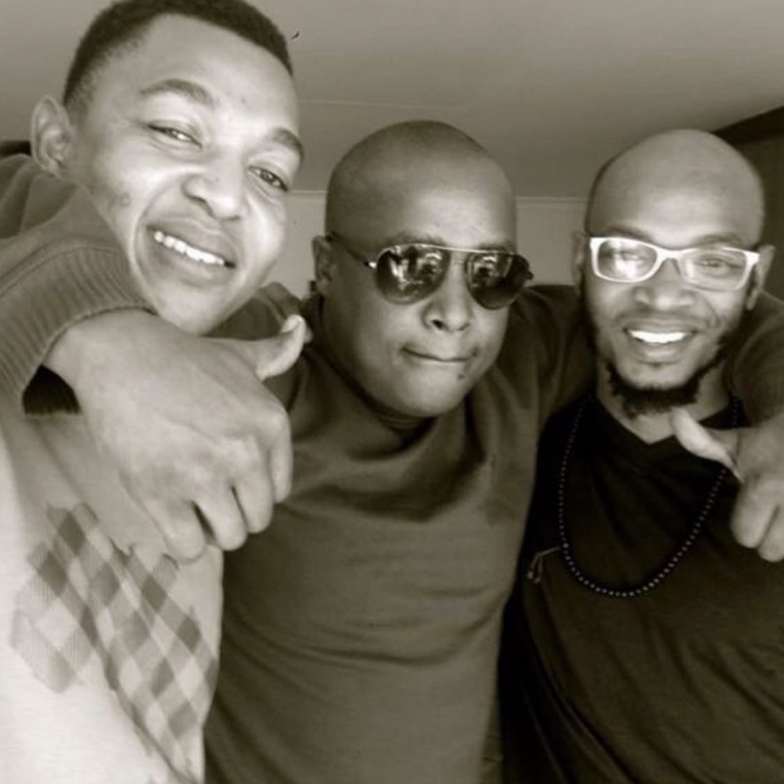 Dj1D's tweet image. It’s not easy but we try to keep it together... We are solid!!! It’s been 5 years since you took your last breath #Mawe and it feels like yesterday... We miss you and hope we continue to make you proud... Thank you for watching over us 😇 #MaRadebe #Gugulethu