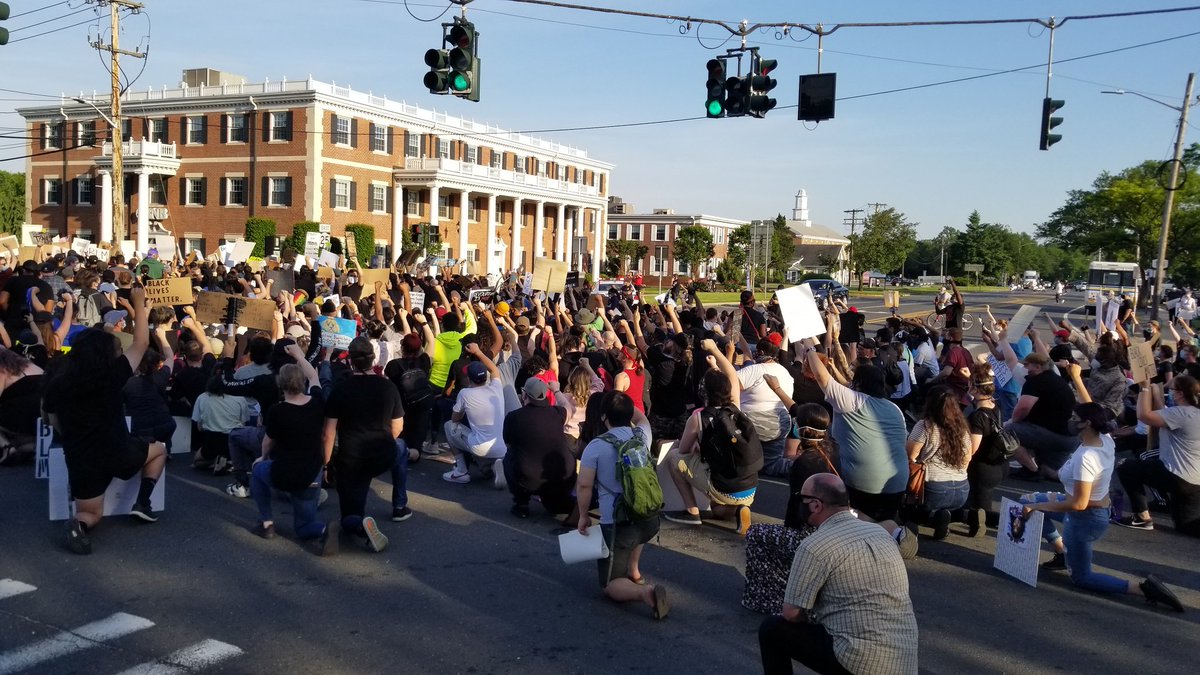 HeatherCaltabi1's tweet photo. #smithtownprotest #Smithtown https://t.co/jYxb3BzV3V