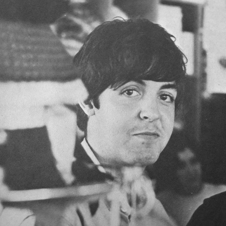 paul mccartney but every time you see him, his smile gets bigger; a threadhttps://abs.twimg.com/emoji/v2/... draggable=