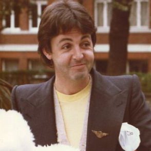 paul mccartney but every time you see him, his smile gets bigger; a threadhttps://abs.twimg.com/emoji/v2/... draggable=