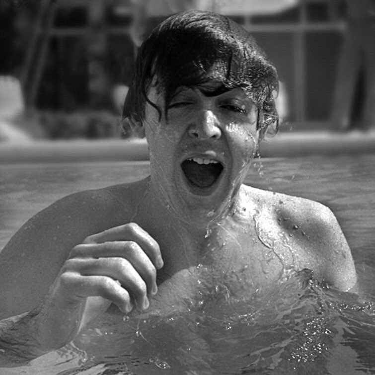 paul mccartney but every time you see him, his smile gets bigger; a threadhttps://abs.twimg.com/emoji/v2/... draggable=