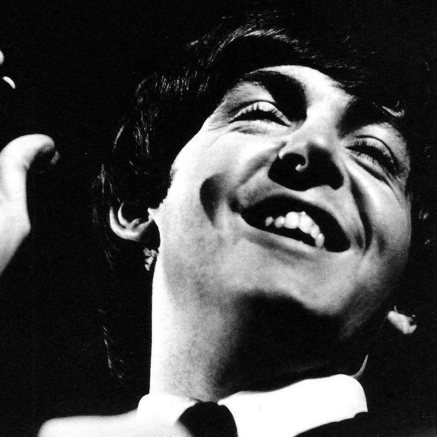 paul mccartney but every time you see him, his smile gets bigger; a threadhttps://abs.twimg.com/emoji/v2/... draggable=