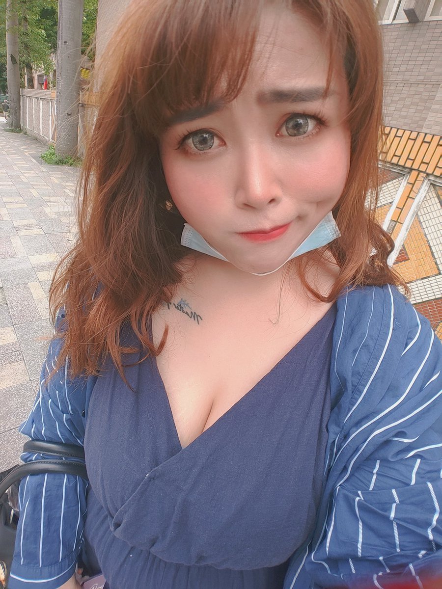 外面天氣真的熱的不要不要的，什麼時候疫情能完全結束，口罩夏天戴的好不舒服啊 https://t.co/3L5TVspxTF