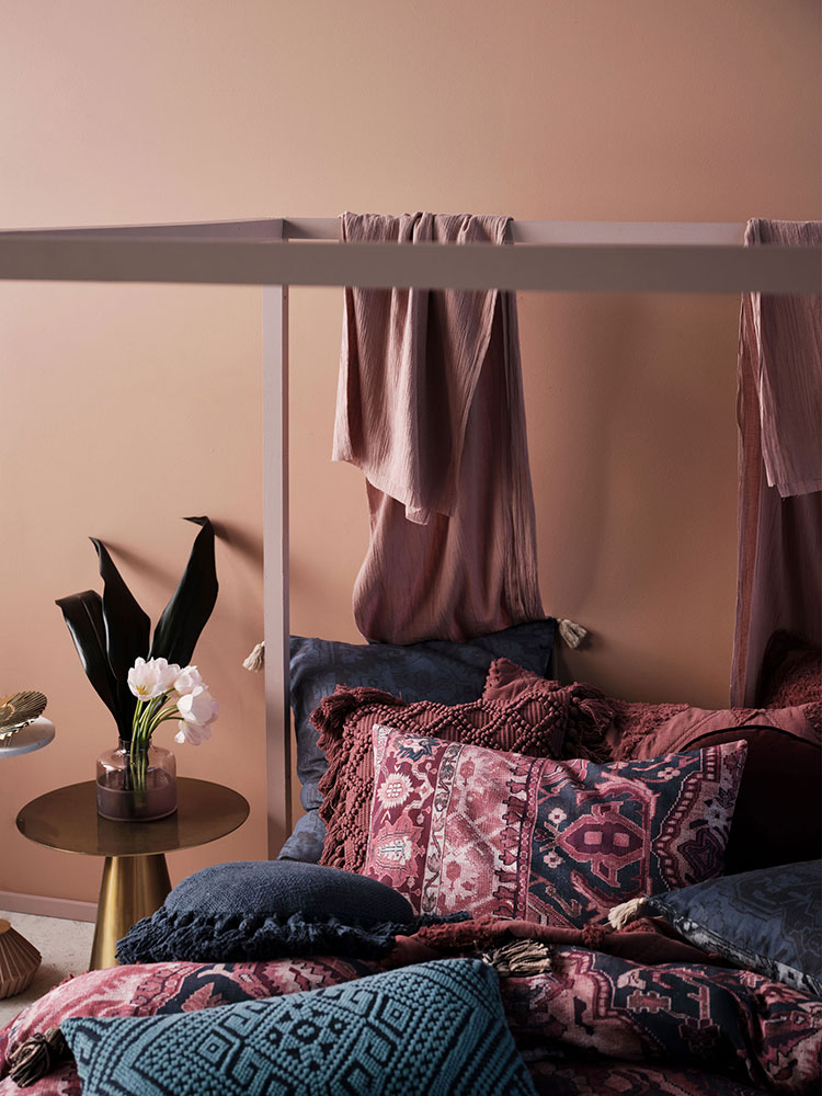 linen4u_'s tweet photo. Vashti Duvet Cover Set

Be whisked away on a magical carpet ride with Vashti – a reinvention of the Persian rug. Celebrating traditional arts &amp; age old mastery, this textural ensembles rich palette is printed on soft washed 100% cotton. 

D - R1395
Q - R1495
K - R1595
SK - R1695 https://t.co/od0XIH6pbz
