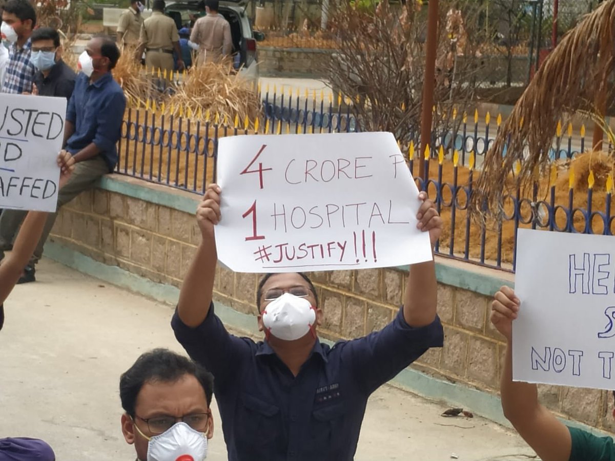 Balakrishna096's tweet photo. These are the lines placards are speaking which #JrDoctors are holding during their agitation over lack of facilities and attacks on them during duties. However, #Telangana govt claiming that the state has 90 lakh PPE kits and 40 lakh Masks.
#Hyderabad #Telangana https://t.co/5FII1Syqzj