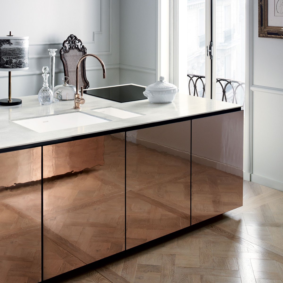 Ambienti con poca luce? Via libera ai colori neutri alle pareti, a superfici lucide e riflettenti, a sedie o tavolini in acrilico. E infine un grande specchio che rifletterà la luce e farà sembrare più ampio qualsiasi locale!
#PaolaMarella #IConsiglidiPaola #10Giugno