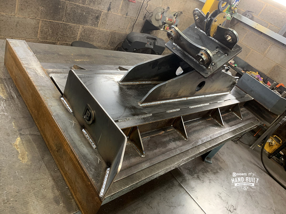 DIG_BITS's tweet photo. Beam me up! Standard and hydraulically-powered tilting Grading beams, built to order from quality British Steel sections.
https://t.co/pOHrmA98HD
#GradingBeam #HandBuiltInGreatBritain #WeldingWedednesday https://t.co/TdajWsZIfV