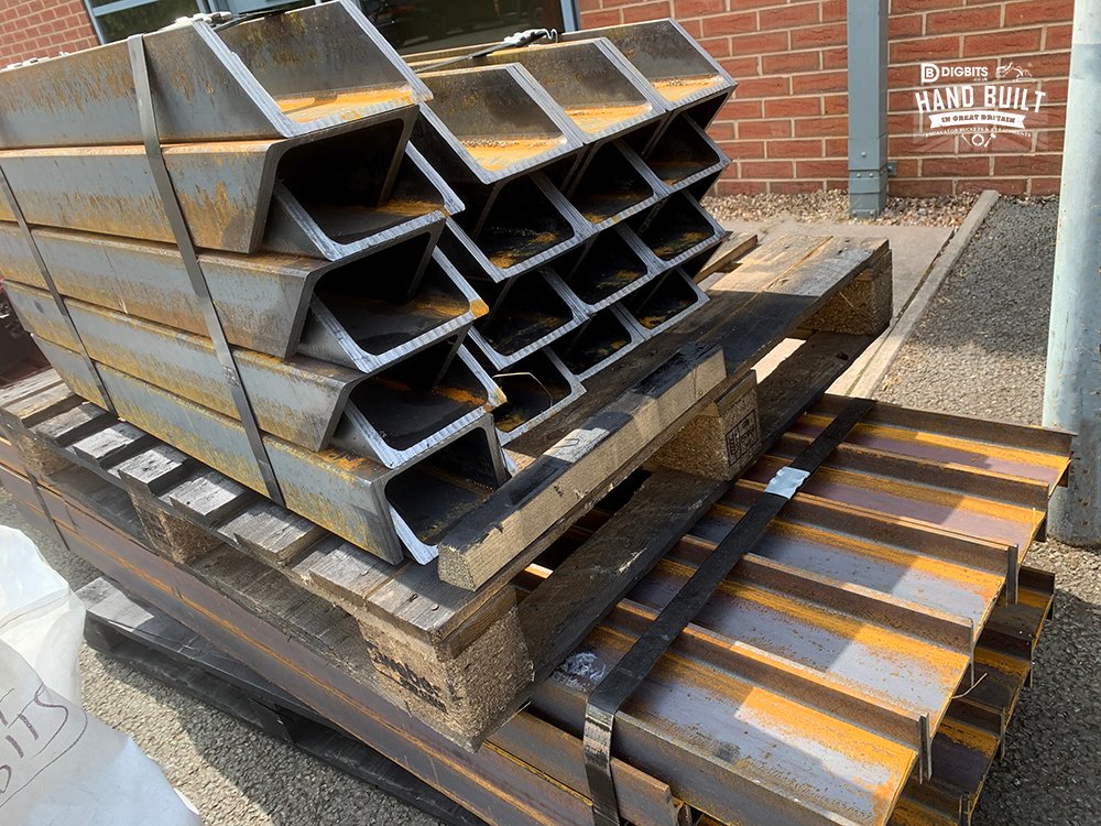 DIG_BITS's tweet photo. Beam me up! Standard and hydraulically-powered tilting Grading beams, built to order from quality British Steel sections.
https://t.co/pOHrmA98HD
#GradingBeam #HandBuiltInGreatBritain #WeldingWedednesday https://t.co/TdajWsZIfV
