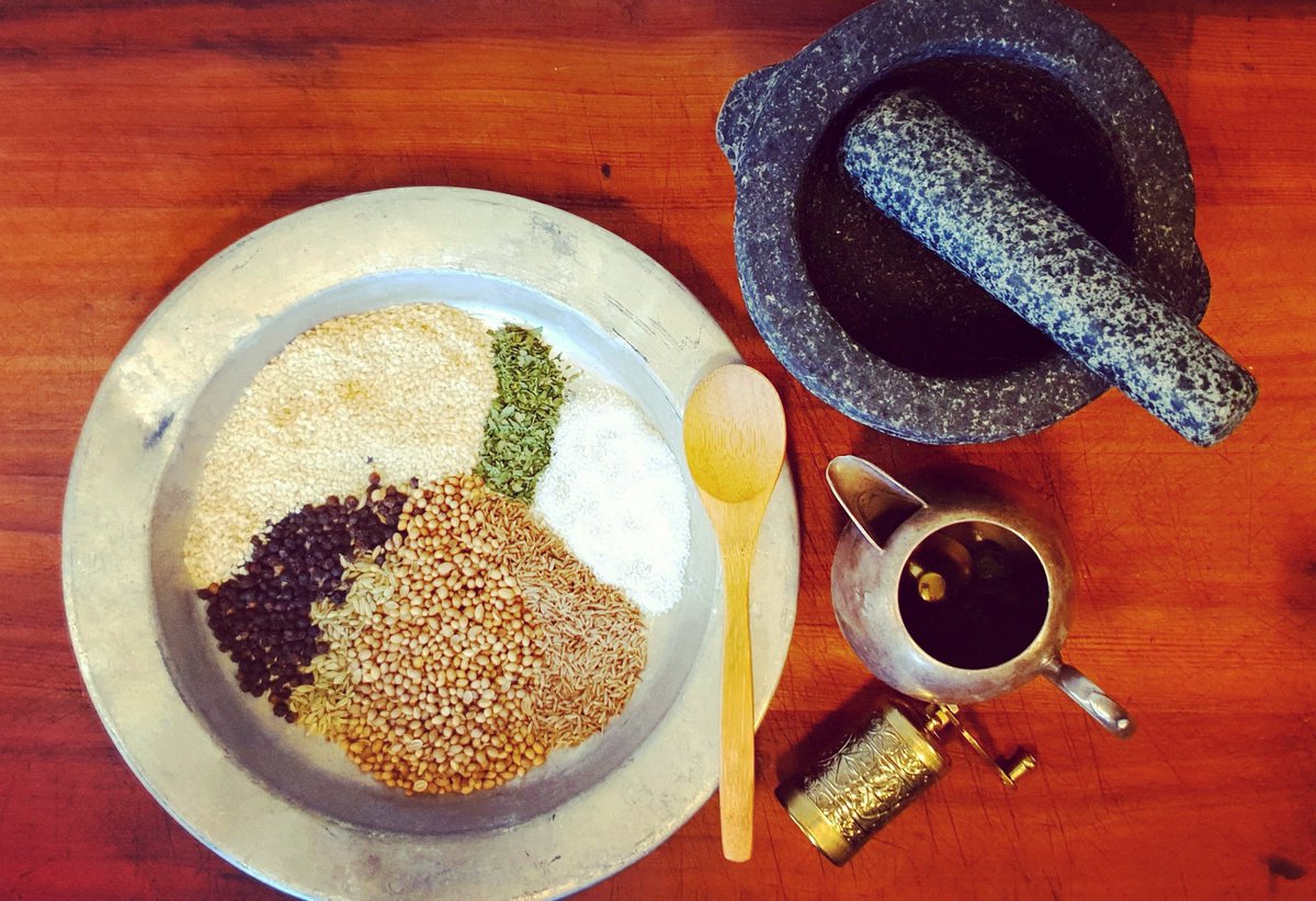 DeliciousCook14's tweet photo. Toppings we cannot live without....🥘🏺🤎🧡👩‍🍳
#dukkah #nonutdukkah #plantbased #middleeasternfood #recipeonyoutube #love #simple #deliciouscooking #toppings #spice #sesame https://t.co/KQR20YRln9