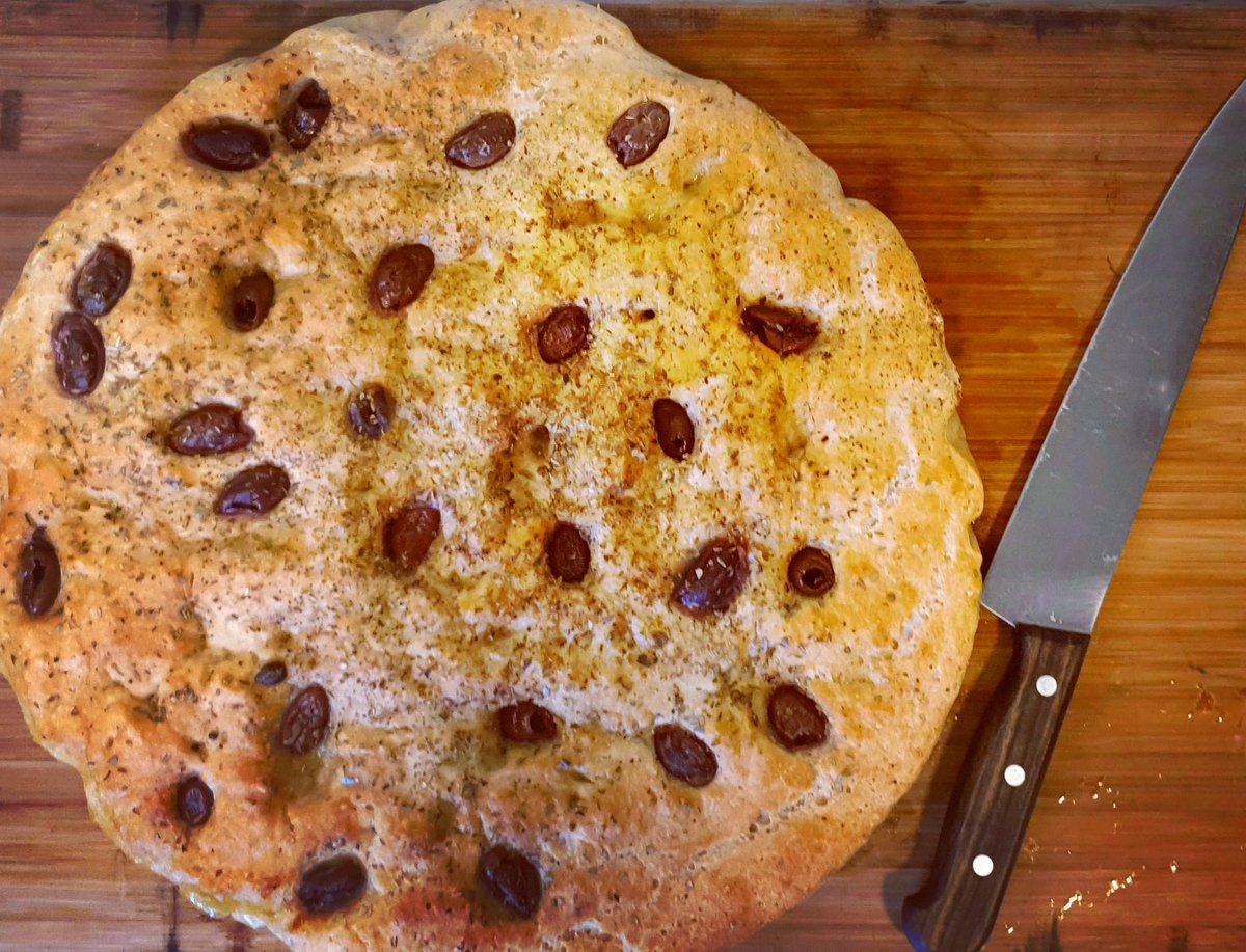 DeliciousCook14's tweet photo. Focaccialicious........
What!........it's a word 😁
#freshlybaked #homemade #focaccia #love #simple #plantbased #yumyum #deliciouscooking #instafood #instachef #foodie #yumyum #lunchtime #olive #kalamata https://t.co/QCahCv0ShT