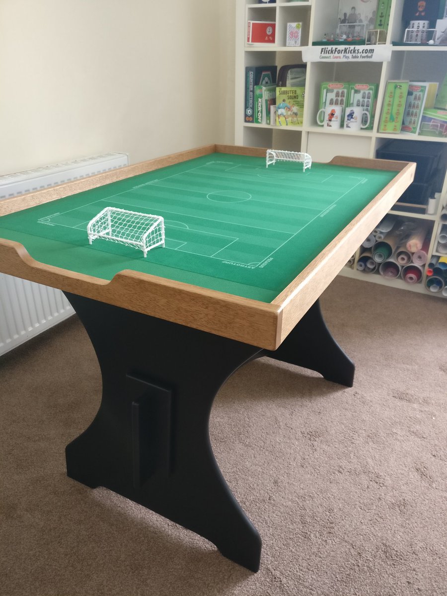 flickforkicks's tweet photo. 7aside tabletop went down well with the young one...! ⭐⚽

- Meranti surrounds
- 110 x 70cm playing area
- Pegasus Half-size Striped Astroturf
- Baize border strips
- FlickForKicks indoor metal goals
- extra space for flicking comfort and accessories

#subbuteo #subbuteotable https://t.co/HG2qQzYwYn