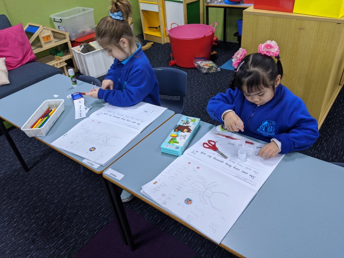 maybeelater's tweet photo. @beralaps KTallowwood students focused on the construction of a sentence. https://t.co/SUD6rKl5jJ