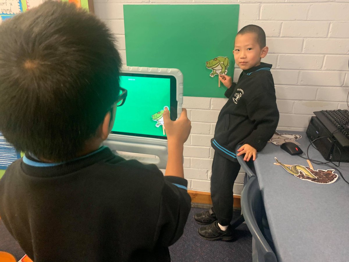 PSGlenwood's tweet image. 1/2E retelling Dreamtime stories using puppets and green screens. So much team work and so many smiles. @DoInkTweets @WebtekMediaOz