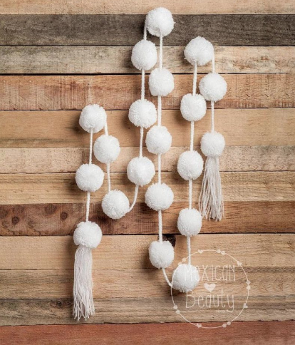 ValexicoS's tweet photo. Un día es decoración de mi balcón y al otro día me lo llevo puesto como collar ¿ Qué es? Guirnalda decorativa con #pompones de colores. ¡Llévatelo y cuéntame que otros usos le das ! ¡Lo amarás seguro! https://t.co/D9hwXPi8Vp
#artesania #handcraft #consumelocal https://t.co/S2J4OJ8SwE